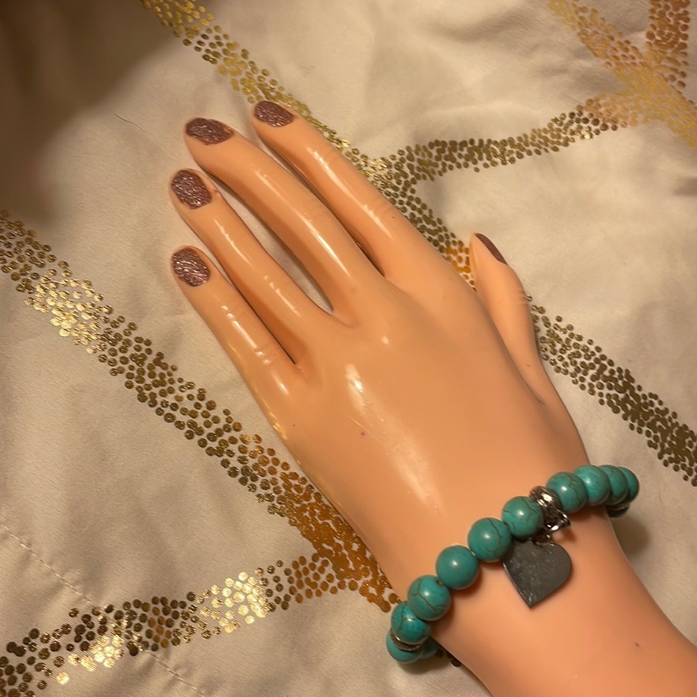 Elastic bracelet with turquoise look beads with silver colored heart bead